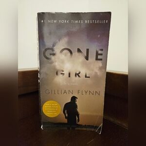 Gone Girl by Gillian Flynn Paperback Novel